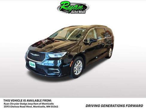 Used 2022 Chrysler Pacifica Touring-L FWD image 1
