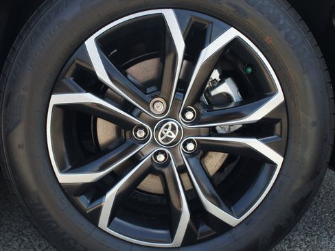 Used 2026 Toyota Sienna Platinum AWD/4WD image 25