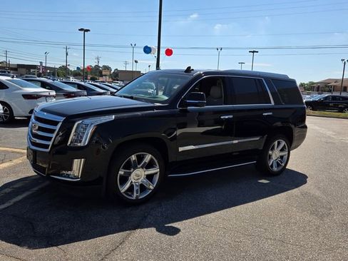 Used 2020 Cadillac Escalade Luxury AWD/4WD image 3