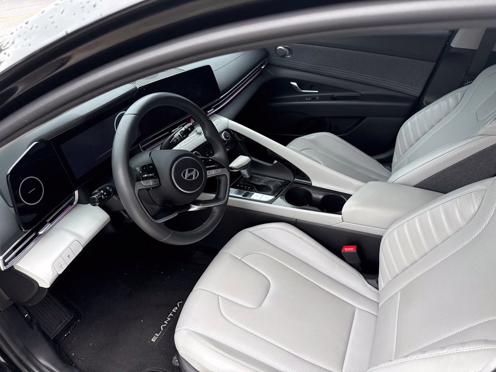 Used 2024 Hyundai Elantra Limited FWD image 10