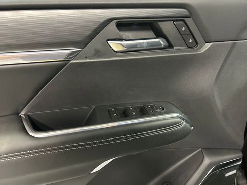 Used 2025 GMC Acadia Elevation image 14