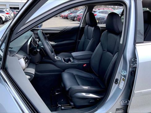 Used 2025 Subaru Outback Touring image 9