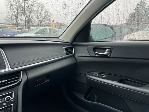 Used 2017 Kia Optima EX image 16