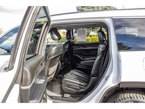 Used 2021 Jeep Grand Cherokee L Limited AWD/4WD image 16
