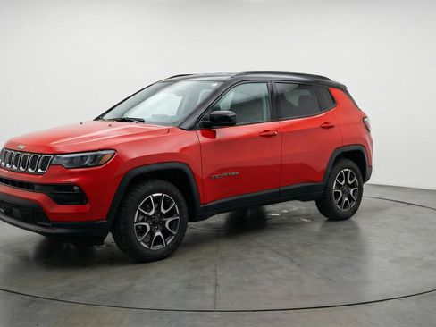 Used 2025 Jeep Compass Trailhawk AWD/4WD image 3