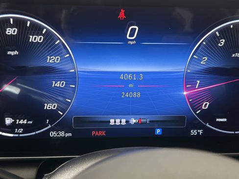 Used 2024 Mercedes-Benz GLC 300 4MATIC image 13