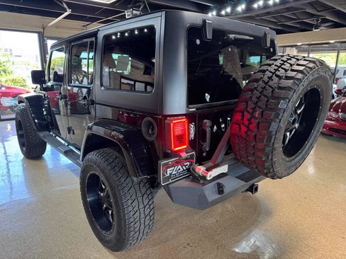 Used 2014 Jeep Wrangler Unlimited Sahara w/ Connectivity Group AWD/4WD image 5