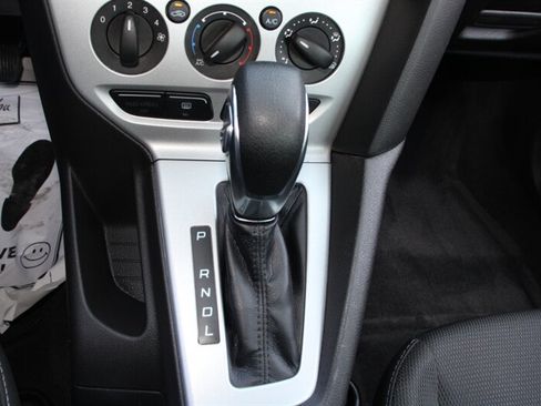 Used 2012 Ford Focus SE FWD image 8