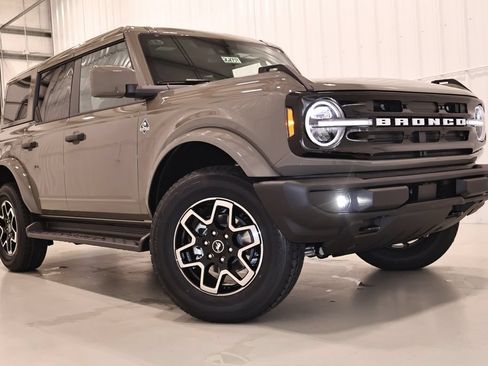 New 2026 Ford Bronco Outer Banks AWD/4WD image 32