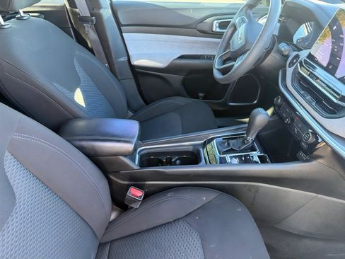 Used 2023 Jeep Compass Sport image 11