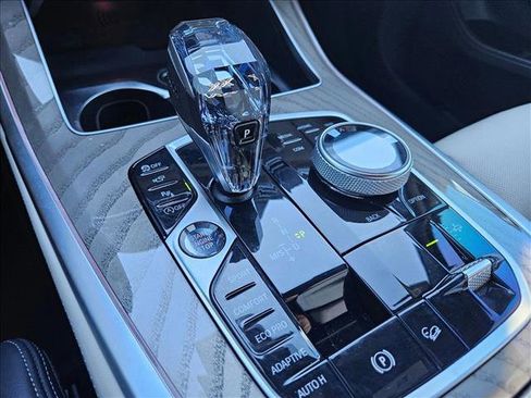 Used 2022 BMW X7 M50i w/ Dynamic Handling Package image 12