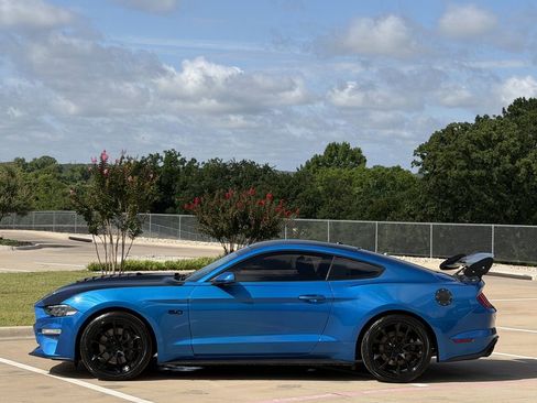 Used 2019 Ford Mustang GT Premium RWD image 3