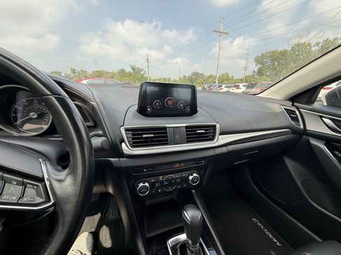 Used 2018 MAZDA MAZDA3 Touring FWD image 24