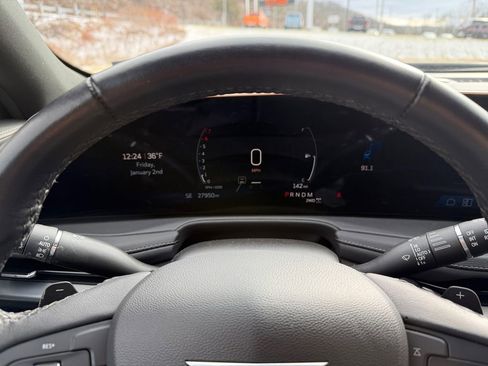 Used 2025 Cadillac XT4 Premium Luxury image 16