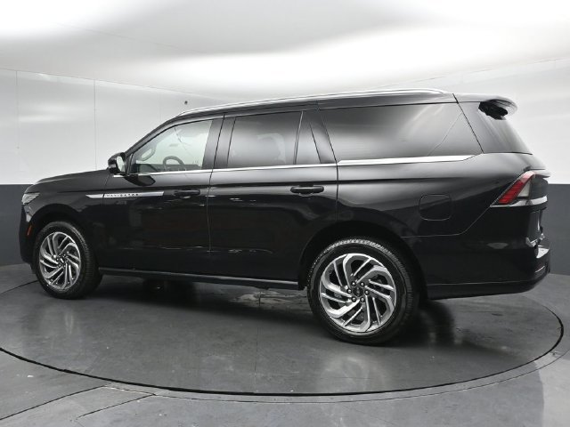 Certified 2025 Lincoln Navigator Reserve AWD/4WD image 5