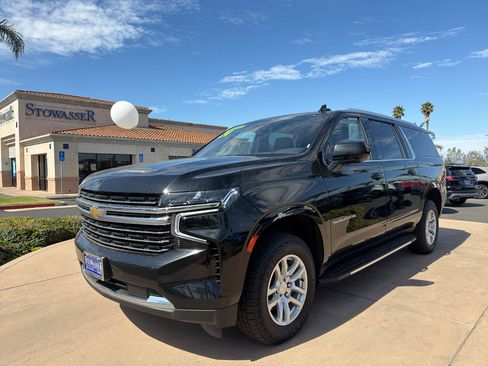 Used 2024 Chevrolet Suburban LT AWD/4WD image 1