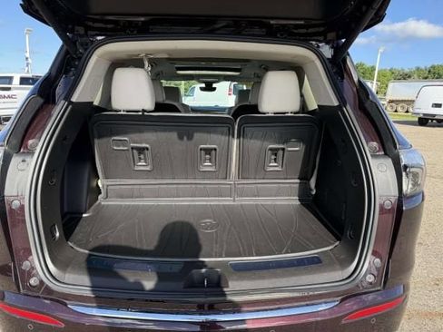 Used 2023 Buick Enclave Avenir w/ Avenir Technology Package AWD/4WD image 9