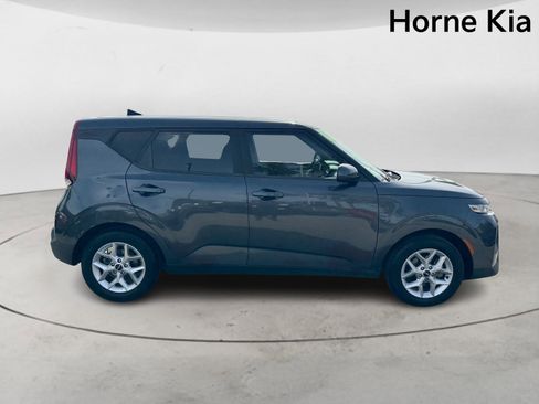 Certified 2022 Kia Soul LX w/ Technology Package image 3