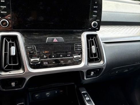 Used 2023 Kia Sorento EX AWD/4WD image 7
