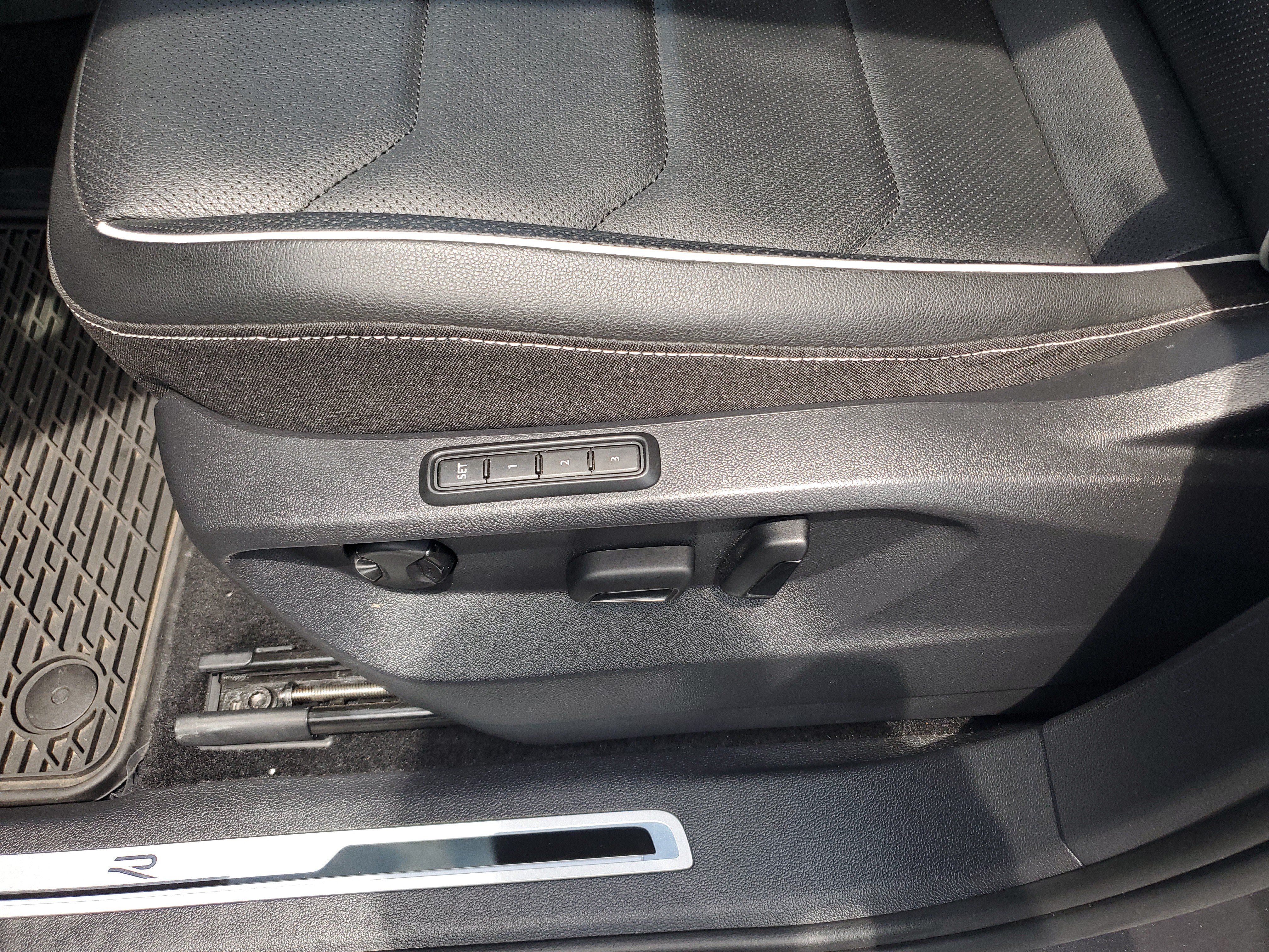 Used 2022 Volkswagen Tiguan SEL R-Line AWD/4WD image 17