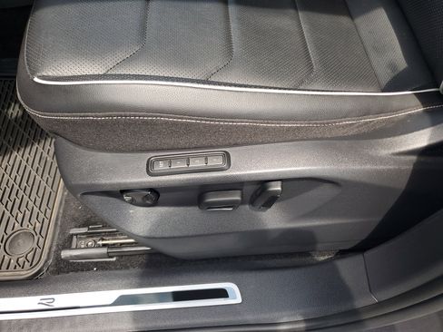 Used 2022 Volkswagen Tiguan SEL R-Line AWD/4WD image 17