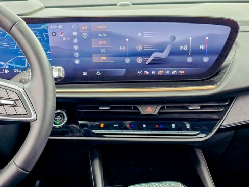 Used 2024 Buick Envision Avenir image 49