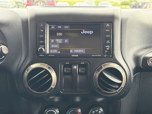 Used 2018 Jeep Wrangler Sport AWD/4WD image 19