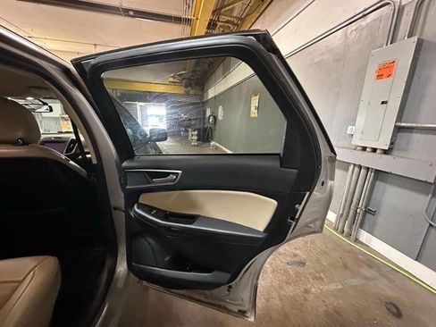 Used 2018 Ford Edge SEL w/ Equipment Group 201A AWD/4WD image 39