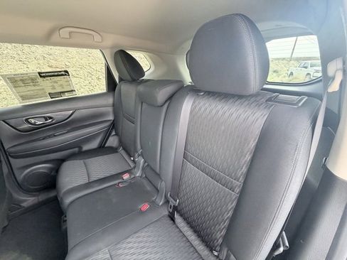 Used 2018 Nissan Rogue SV image 26