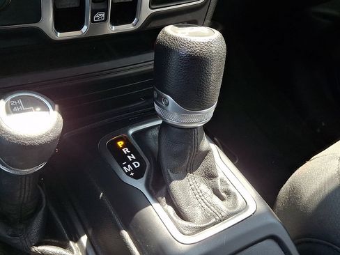 Used 2019 Jeep Wrangler Unlimited Sport S AWD/4WD image 16