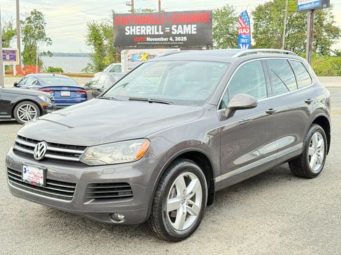 Used 2012 Volkswagen Touareg VR6 image 8
