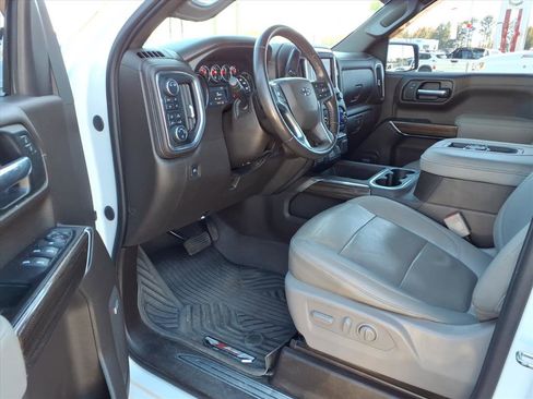 Used 2021 Chevrolet Silverado 1500 LT Trail Boss w/ Convenience Package II image 4