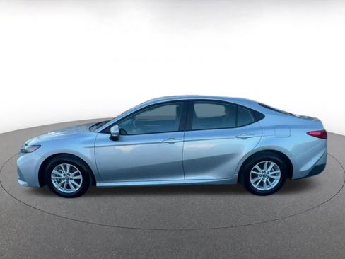 Used 2025 Toyota Camry LE image 10