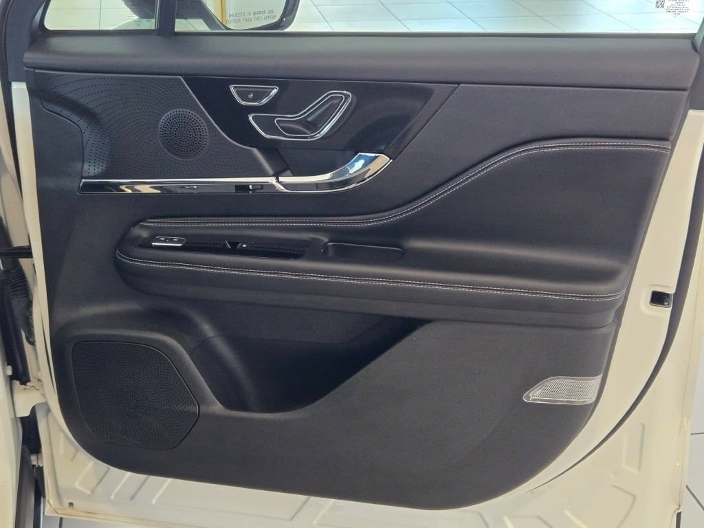 Used 2023 Lincoln Corsair AWD image 5