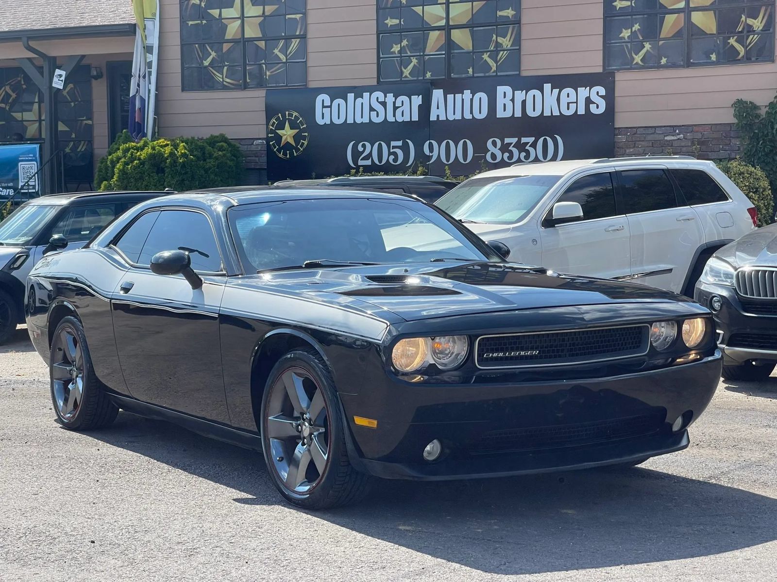 Used 2013 Dodge Challenger SXT RWD image 1