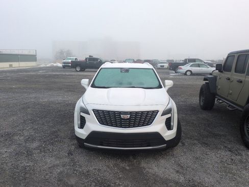 Used 2023 Cadillac XT4 Premium Luxury image 3