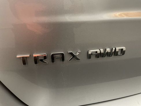 Used 2018 Chevrolet Trax LT w/ LT Convenience Package AWD/4WD image 23