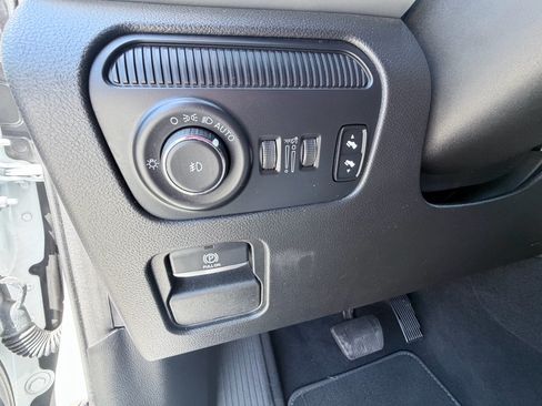 Used 2024 Jeep Wagoneer Series II w/ Flexible Seating Group RWD image 12
