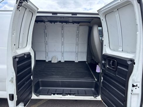 Used 2010 Chevrolet Express 2500 Extended image 16