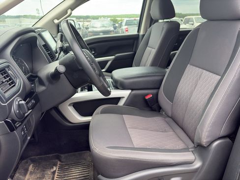 Used 2024 Nissan Titan SV w/ SV Convenience Package AWD/4WD image 9