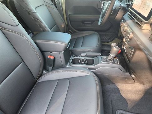 New 2025 Jeep Gladiator Sport image 10