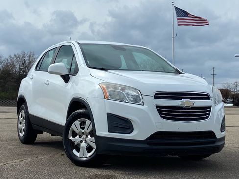 Used 2016 Chevrolet Trax LS image 2