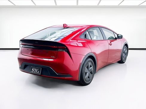 Used 2024 Toyota Prius LE image 4