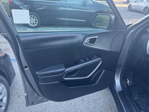 Used 2025 Kia Soul LX w/ LX Technology Package image 20