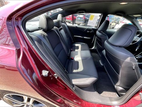 Used 2017 Honda Accord Sport image 16