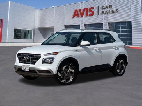 Used 2025 Hyundai Venue SEL FWD image 1