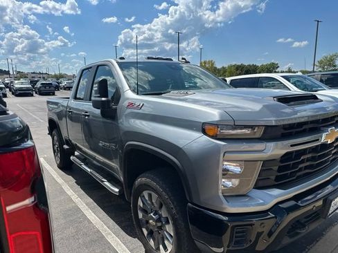 Used 2025 Chevrolet Silverado 2500 Custom w/ Custom Value Package AWD/4WD image 3