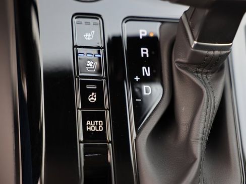 Used 2023 Kia Niro SX Touring image 33