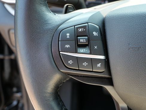 Used 2020 Ford Explorer XLT w/ Equipment Group 202A AWD/4WD image 27