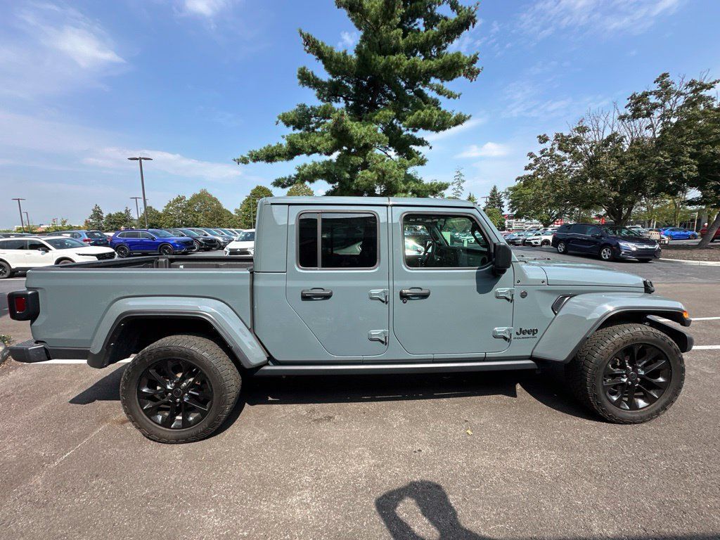 Used 2024 Jeep Gladiator Sport AWD/4WD image 5